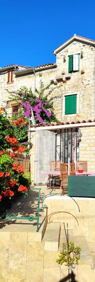 ילסה Apartment Alena With Terrace And Garden Center Jelsa מראה חיצוני תמונה