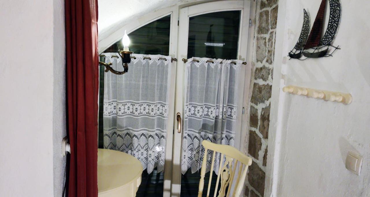 ילסה Apartment Alena With Terrace And Garden Center Jelsa מראה חיצוני תמונה