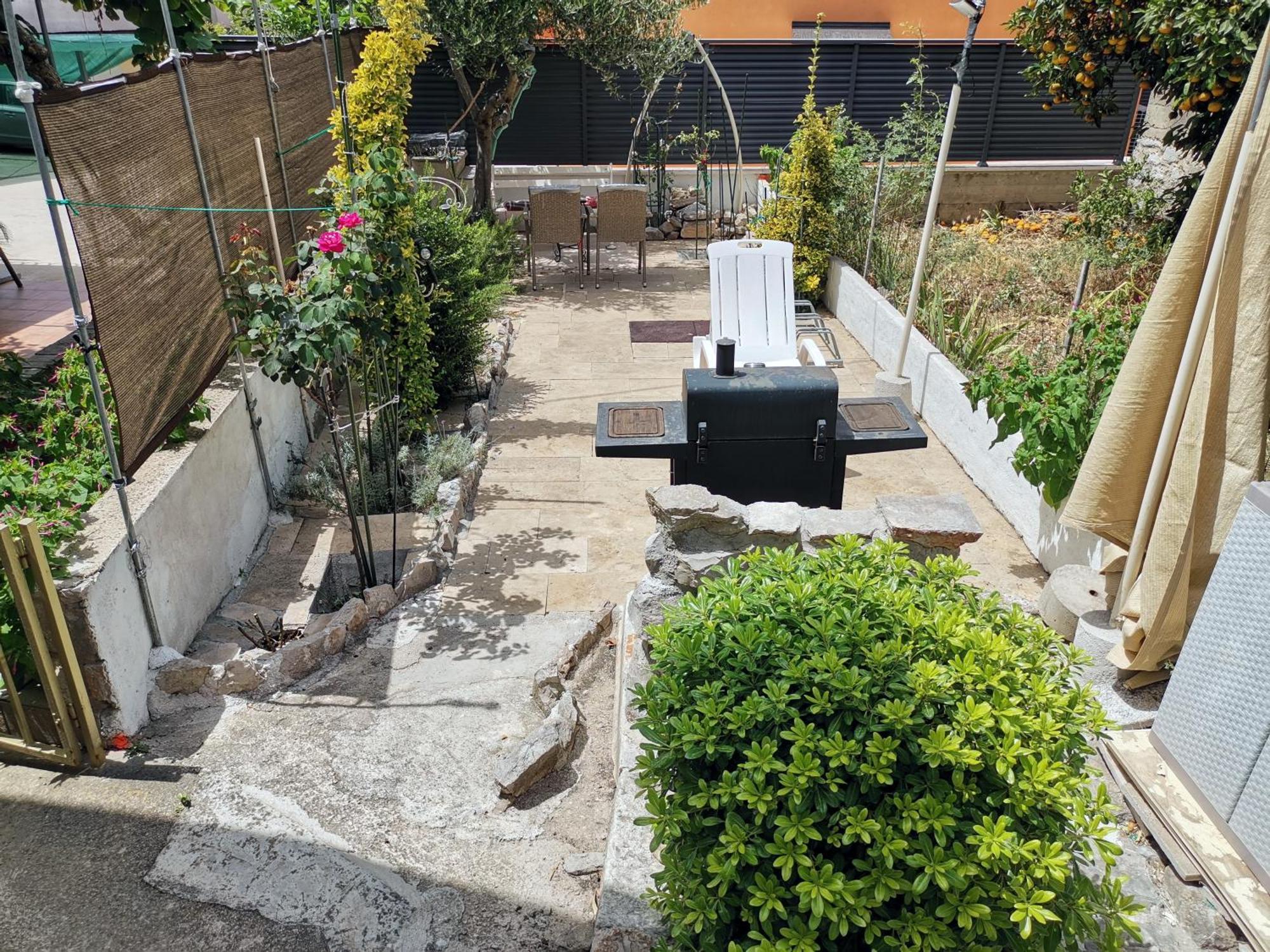 ילסה Apartment Alena With Terrace And Garden Center Jelsa מראה חיצוני תמונה