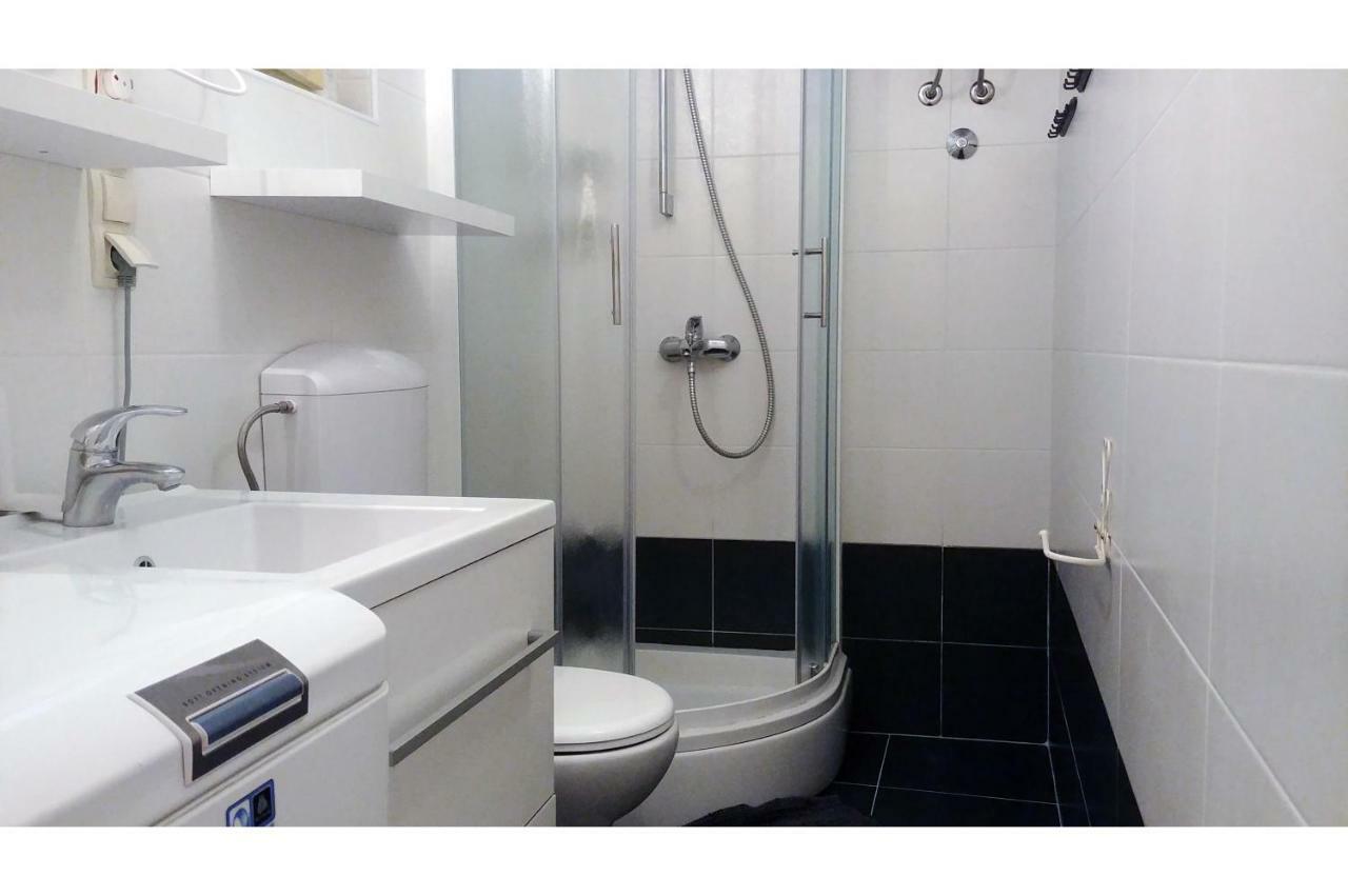 ילסה Apartment Alena With Terrace And Garden Center Jelsa מראה חיצוני תמונה